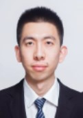 穿西装的男人描述已自动生成